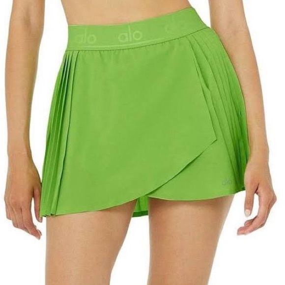 ALO Yoga Dresses & Skirts - Alo Aces Tennis Skirt - Green
Apple size medium